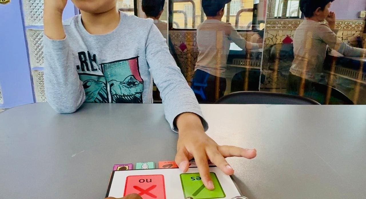 Sesion de comunicacion con tablero de si y no